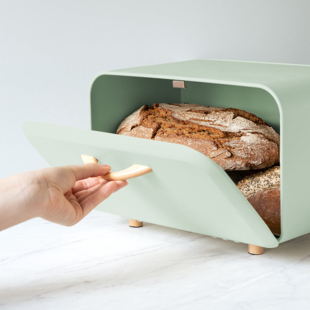  Navaris Metalen Broodtrommel Met Klapdeksel - Vershouddoos Voor Brood - 35 X 24 X 23 Cm - Van Ijzer Met Houten Details In Mintgroen