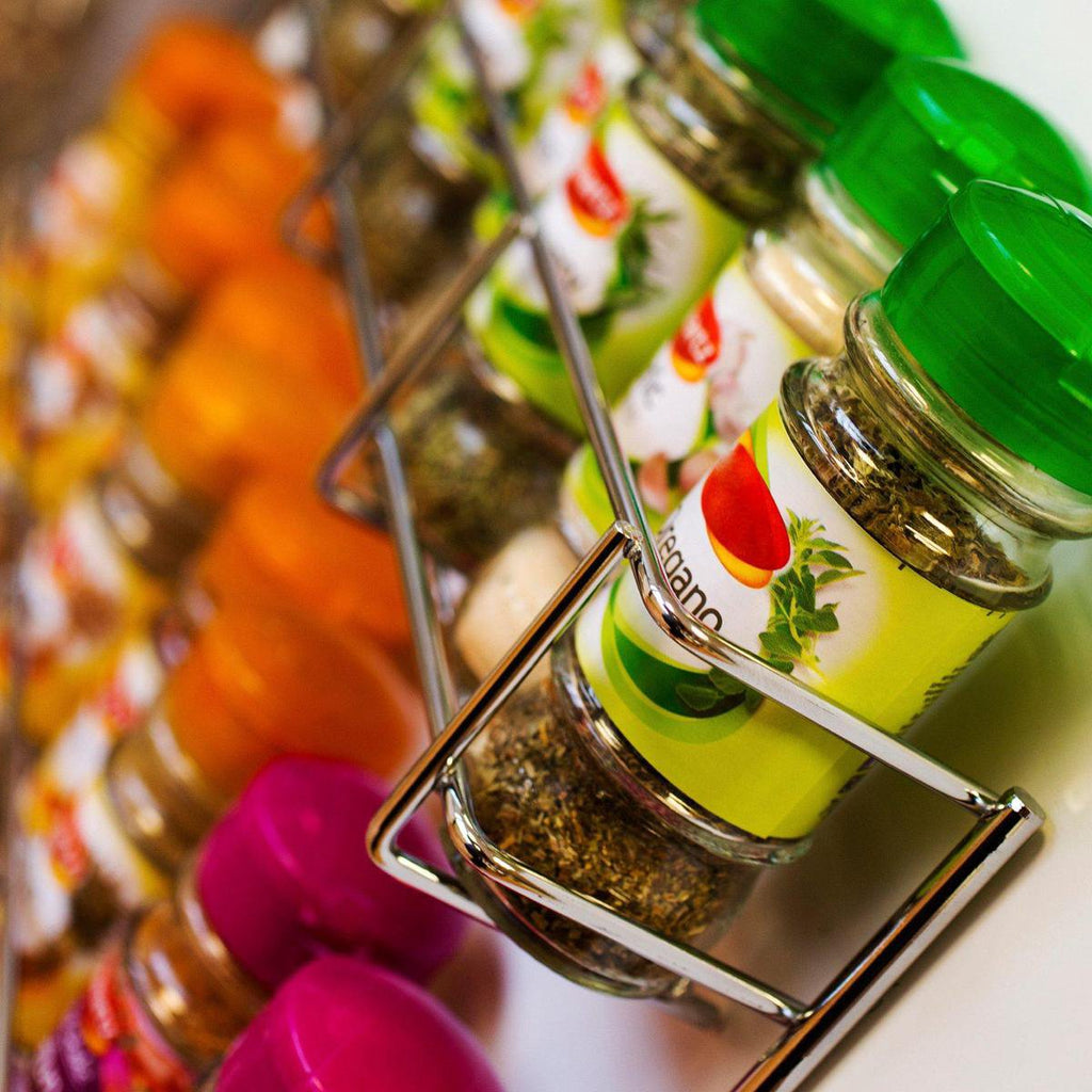  KitchenBrothers Ophangbaar Kruidenrek Voor 32 Kruidenpotjes - Spice Rack – Keuken Rek - Kruiden Organizer - Specerijen Opbergen - 4 Laags - 40 X 6.3 X 50 Cm - RVS