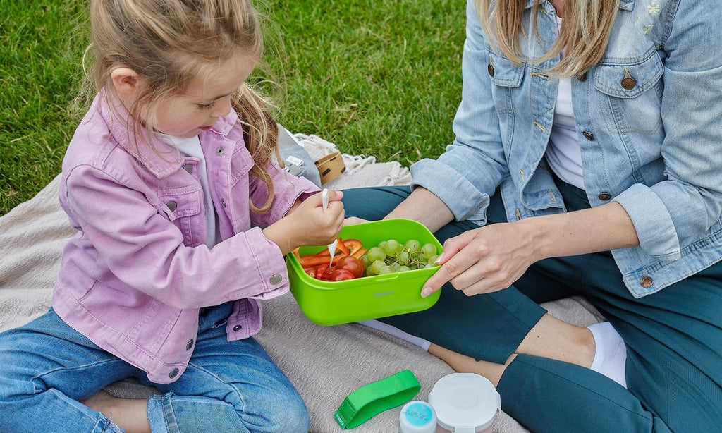  Homra Lunchset In Tas BREAQ Green - Broodtrommel - Yoghurtbeker - Koeltas - Lunch To Go - Duurzaam Kunststof - BPA Vrij - Lunchtrommel - Magnetron, Diepvries, Vaatwasser Bestendig - Grijs Met Groen - Picknick - Kantoor - School - Vers Houden