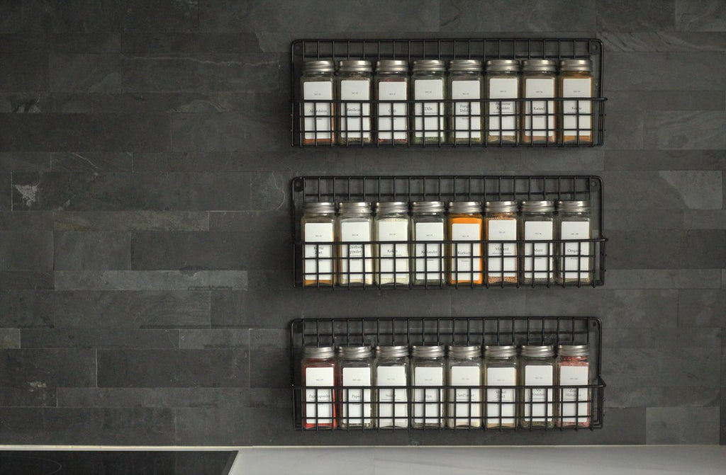  Friendly Kitchen Ophangbaar Kruidenrek - 4 Kruidenrekjes Voor Totaal 32 Kruidenpotjes - Spice Rack - Staal - Zwart