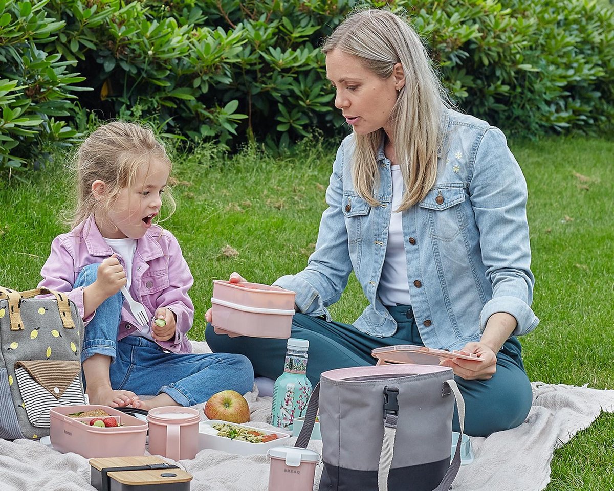  Homra Lunchbox STAQS Pink - Bento Box - 2 Laags Broodtrommel - 3 Compartimenten - Roze - Lunch To Go - Duurzaam Kunststof - BPA Vrij - 3 Vaks Lunchtrommel Voor Volwassenen - Inclusief Bestek - Magnetron, Diepvries, Vaatwasser Bestendig - Vers Houden